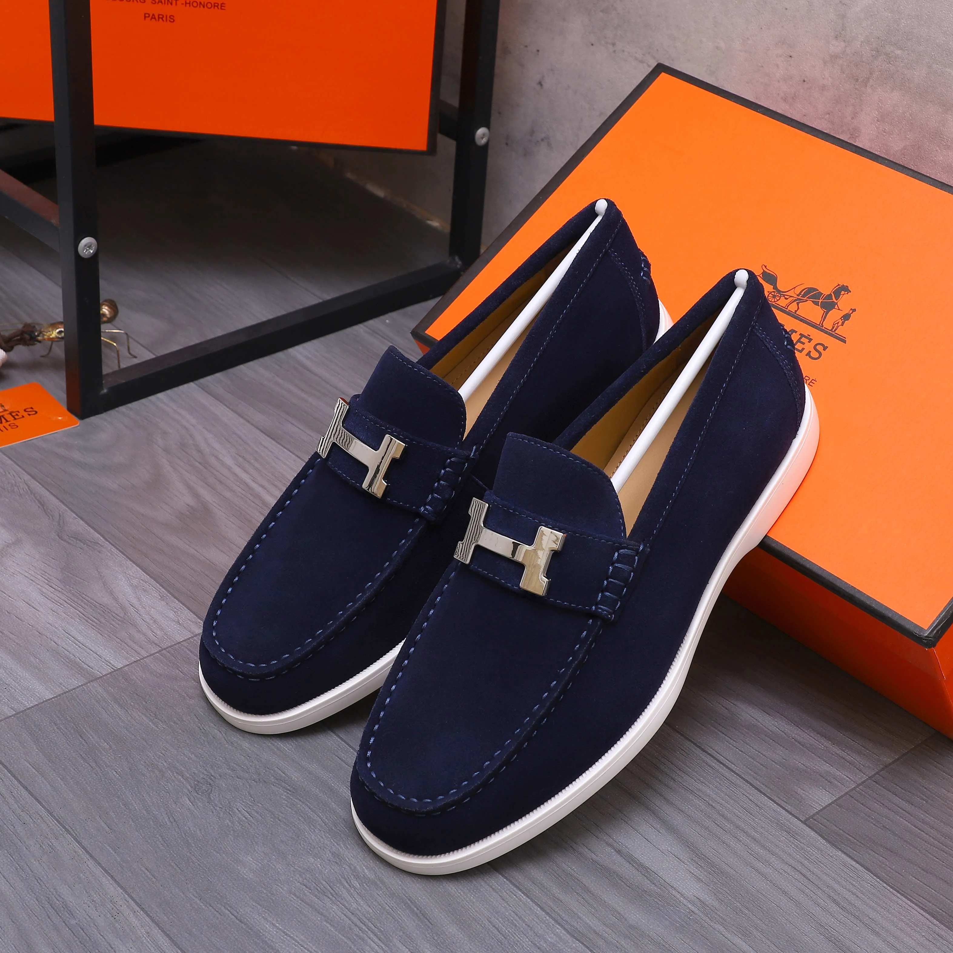 Men's shoes 💰p560 Product trademark: HERMES "Hermès" casual slip-on men's shoes. Regular size: 38-46 (45.46 is custom-made and non-refundable) Product materials: Selected frosted cowhide upper, cowhide lining, original foam rubber ultra-light sole